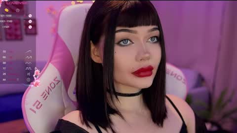 Snapshot of babyroxynill chatting on June 1, 8:43 pm Nika online show from June 1, 8:43 pm