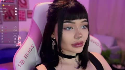 Snapshot of babyroxynill chatting on June 9, 9:59 pm Nika online show from June 9, 9:59 pm
