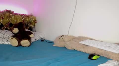 Snapshot of bad_girl_2003 chatting on December 5, 1:36 am Angeles online show from December 5, 1:36 am