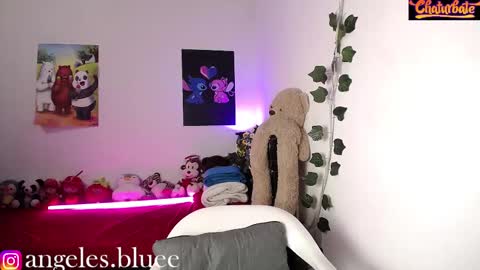 Snapshot of bad_girl_2003 chatting on March 3, 10:42 pm Angeles online show from March 3, 10:42 pm