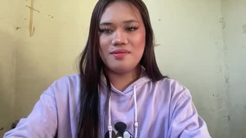 Snapshot of bad_kitty_amara chatting on April 4, 10:40 pm AMARA - FOLLOW ME AND THUMBS UP online show from April 4, 10:40 pm