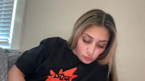 Snapshot of badbihdani18 chatting on June 4, 2:06 am badbihdani18 online show from June 4, 2:06 am