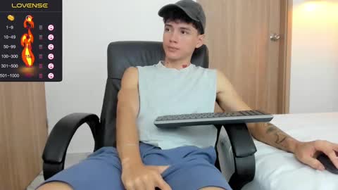 Snapshot of badboy_one chatting on February 12, 1:27 pm jhojan online show from February 12, 1:27 pm