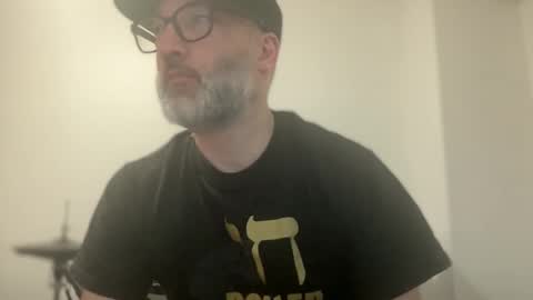 Snapshot of badboymusician chatting on November 29, 1:41 am RockHardDrummer online show from November 29, 1:41 am