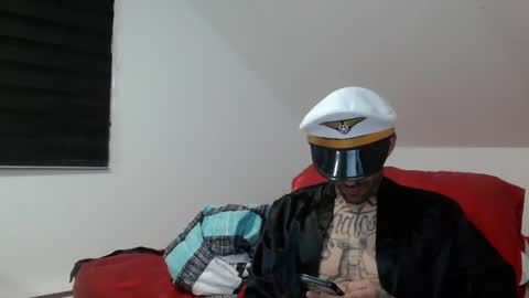Snapshot of badcouple_ chatting on January 25, 4:02 am BadCouple online show from January 25, 4:02 am