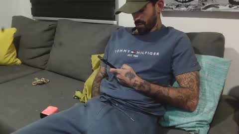 BadCouple  online show from October 25, 5:15 am