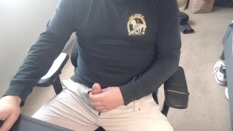 Snapshot of baddaddy77 chatting on April 28, 2:22 pm baddaddy77 online show from April 28, 2:22 pm