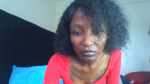 Snapshot of baddie_bunnie chatting on November 23, 7:19 am baddie_bunnie online show from November 23, 7:19 am