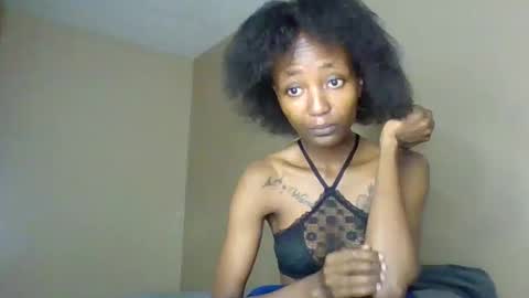 Snapshot of baddie_bunnie chatting on December 15, 1:54 am baddie_bunnie online show from December 15, 1:54 am