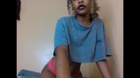 Snapshot of badgurllily chatting on October 20, 2:56 am Lily. online show from October 20, 2:56 am