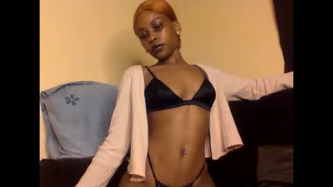 Snapshot of badgurllily chatting on December 4, 4:16 pm Lily. online show from December 4, 4:16 pm