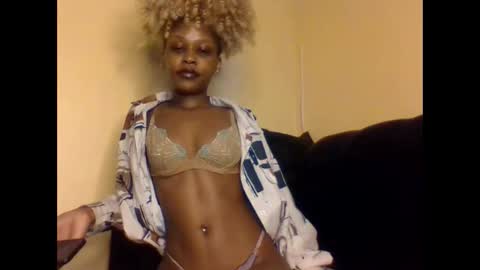 Snapshot of badgurllily chatting on December 15, 4:28 am Lily. online show from December 15, 4:28 am