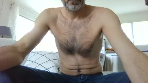 Snapshot of badmax35 chatting on April 5, 11:07 am badmax online show from April 5, 11:07 am