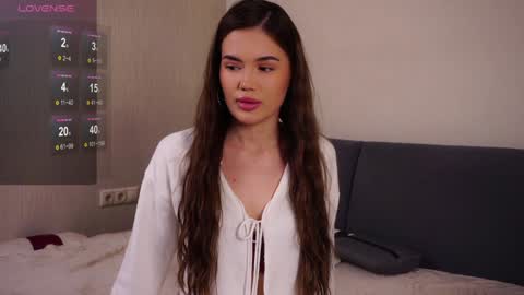 Snapshot of bae_miamor chatting on March 16, 8:18 am Hello my name is Ariella online show from March 16, 8:18 am