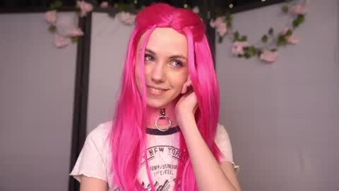 Snapshot of baenova chatting on July 28, 7:39 pm Molly links in bio online show from July 28, 7:39 pm