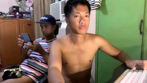 Snapshot of baggage00 chatting on April 5, 9:50 am baggage00 online show from April 5, 9:50 am