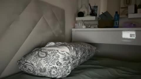 bagvag0 online show from April 4, 12:57 pm