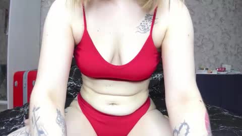 holly online show from October 9, 3:43 pm