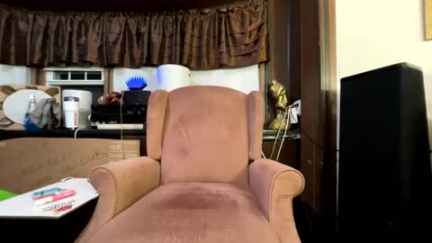 Snapshot of balddickstroking chatting on January 7, 2:03 am balddickstroking online show from January 7, 2:03 am