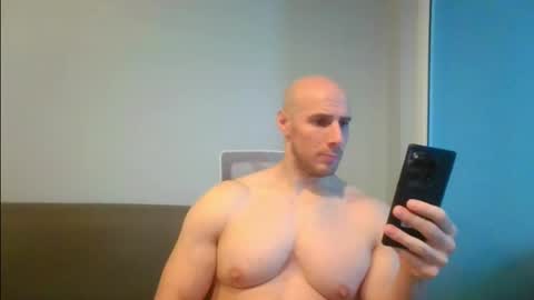 Snapshot of baldyboyy chatting on January 30, 3:55 am baldyboyy online show from January 30, 3:55 am
