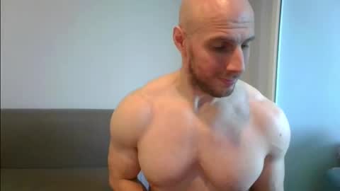 Snapshot of baldyboyy chatting on February 9, 7:49 am baldyboyy online show from February 9, 7:49 am