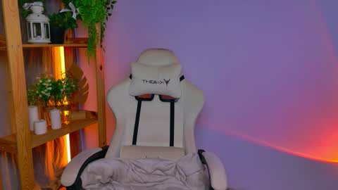 Elly online show from February 10, 4:05 am