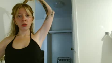 Snapshot of baleykins247 chatting on July 11, 2:47 am baleykins247 online show from July 11, 2:47 am