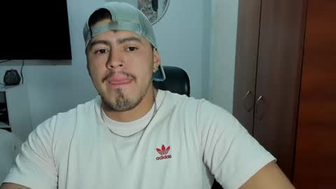 Snapshot of baltazardupont chatting on April 23, 9:52 am Andres - online show from April 23, 9:52 am
