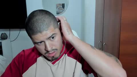 Snapshot of baltazardupont chatting on May 5, 9:39 am Andres - online show from May 5, 9:39 am