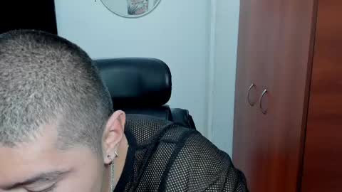 Snapshot of baltazardupont chatting on June 2, 2:41 pm Andres - online show from June 2, 2:41 pm