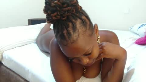 Snapshot of bambi_e chatting on April 11, 7:45 am bambi_e online show from April 11, 7:45 am