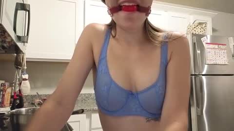 Snapshot of bambifarrina chatting on November 9, 5:28 am bambifarrina online show from November 9, 5:28 am