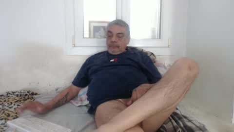 Snapshot of bambino6060 chatting on January 5, 12:21 pm bambino6060 online show from January 5, 12:21 pm