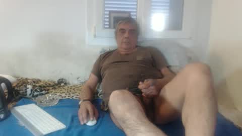 Snapshot of bambino6060 chatting on November 16, 2:11 pm bambino6060 online show from November 16, 2:11 pm