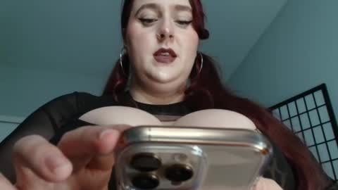 Snapshot of bambixxlynn chatting on April 14, 1:22 am bambixxlynn online show from April 14, 1:22 am