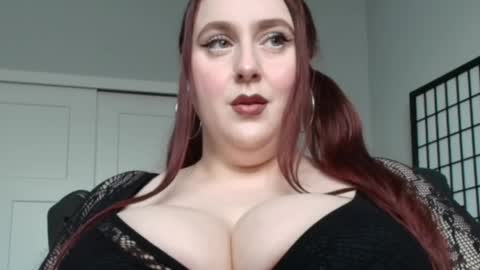 Snapshot of bambixxlynn chatting on June 7, 10:35 pm bambixxlynn online show from June 7, 10:35 pm