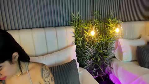 Snapshot of bambybuu chatting on June 4, 10:49 pm Bamby online show from June 4, 10:49 pm