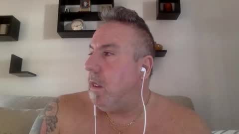Snapshot of banana5289 chatting on April 6, 1:12 pm banana5289 online show from April 6, 1:12 pm