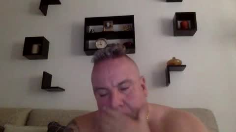 Snapshot of banana5289 chatting on April 16, 6:52 pm banana5289 online show from April 16, 6:52 pm