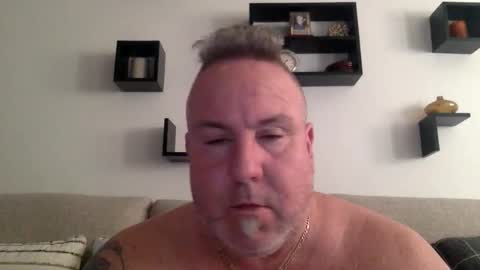 Snapshot of banana5289 chatting on April 20, 8:32 pm banana5289 online show from April 20, 8:32 pm