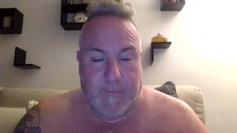 Snapshot of banana5289 chatting on April 21, 1:42 am banana5289 online show from April 21, 1:42 am