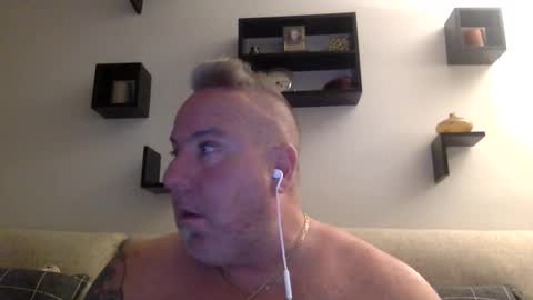 Snapshot of banana5289 chatting on April 22, 11:23 am banana5289 online show from April 22, 11:23 am