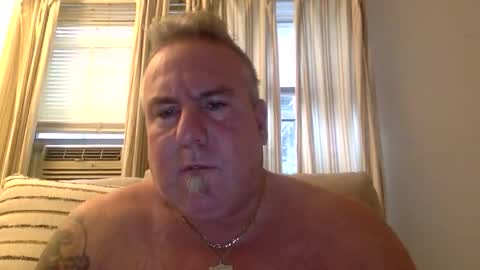Snapshot of banana5289 chatting on May 10, 11:37 am banana5289 online show from May 10, 11:37 am