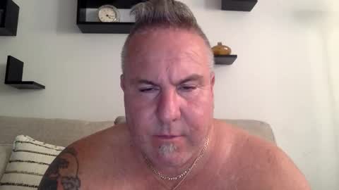 Snapshot of banana5289 chatting on June 1, 8:21 pm banana5289 online show from June 1, 8:21 pm