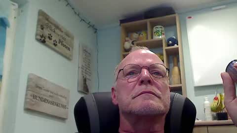 Snapshot of banane111 chatting on April 21, 7:17 pm Bobby online show from April 21, 7:17 pm
