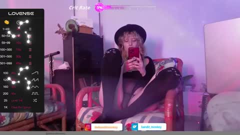 Snapshot of bandit_monkey chatting on April 30, 2:51 am V E R O N I C A online show from April 30, 2:51 am
