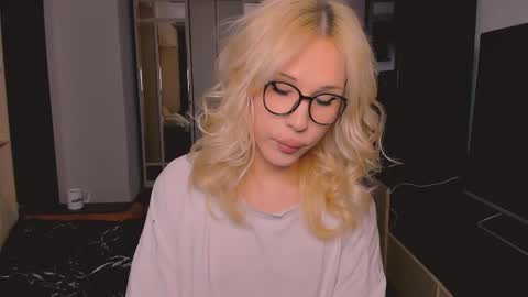 barbarasiren online show from December 3, 9:24 pm