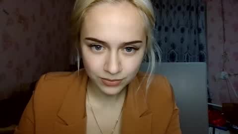 barbie___girl online show from November 17, 5:08 pm