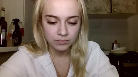 Snapshot of barbie___girl chatting on February 13, 7:21 pm barbie___girl online show from February 13, 7:21 pm