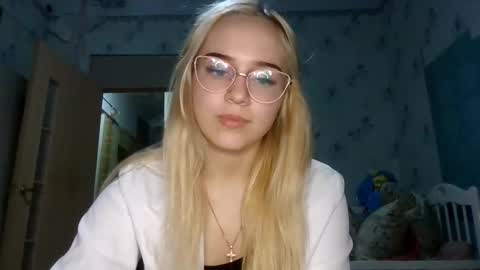 Snapshot of barbie___girl chatting on February 16, 3:52 pm barbie___girl online show from February 16, 3:52 pm